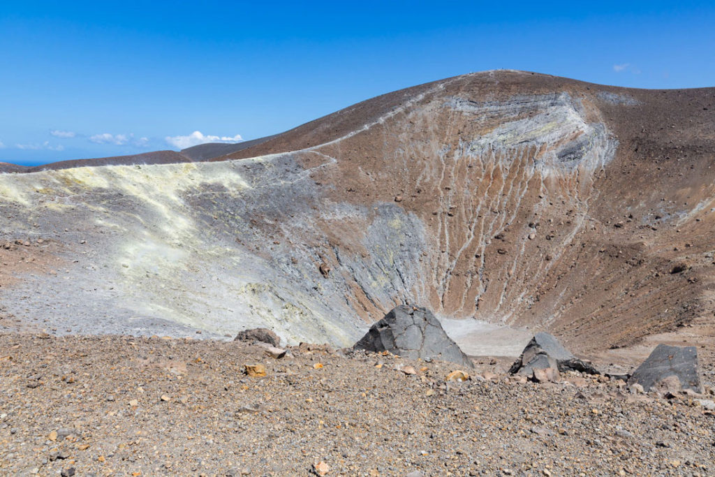 vulcano crater